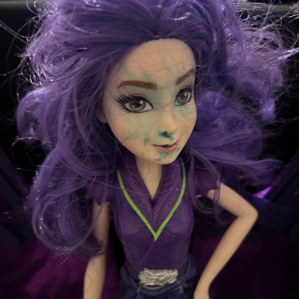 Disney Descendants Mal Dragon Queen doll